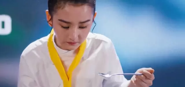 宋祖儿《舌尖上的心跳》厨艺对决片段引观众补剧 _ 情报图