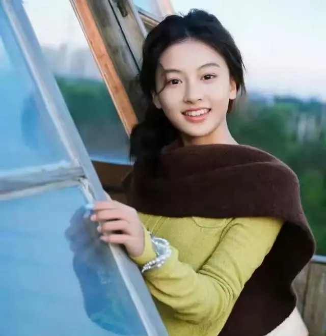 网红七七签约后首演《但愿人长久》与刘敏涛搭档母女角色 _ 资讯配图