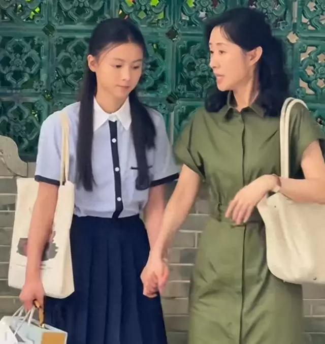 网红七七签约后首演《但愿人长久》与刘敏涛搭档母女角色 _ 情报图